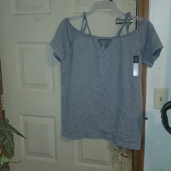 Bundle of Under Contol 3x workout shirts - Picture 2 of 5